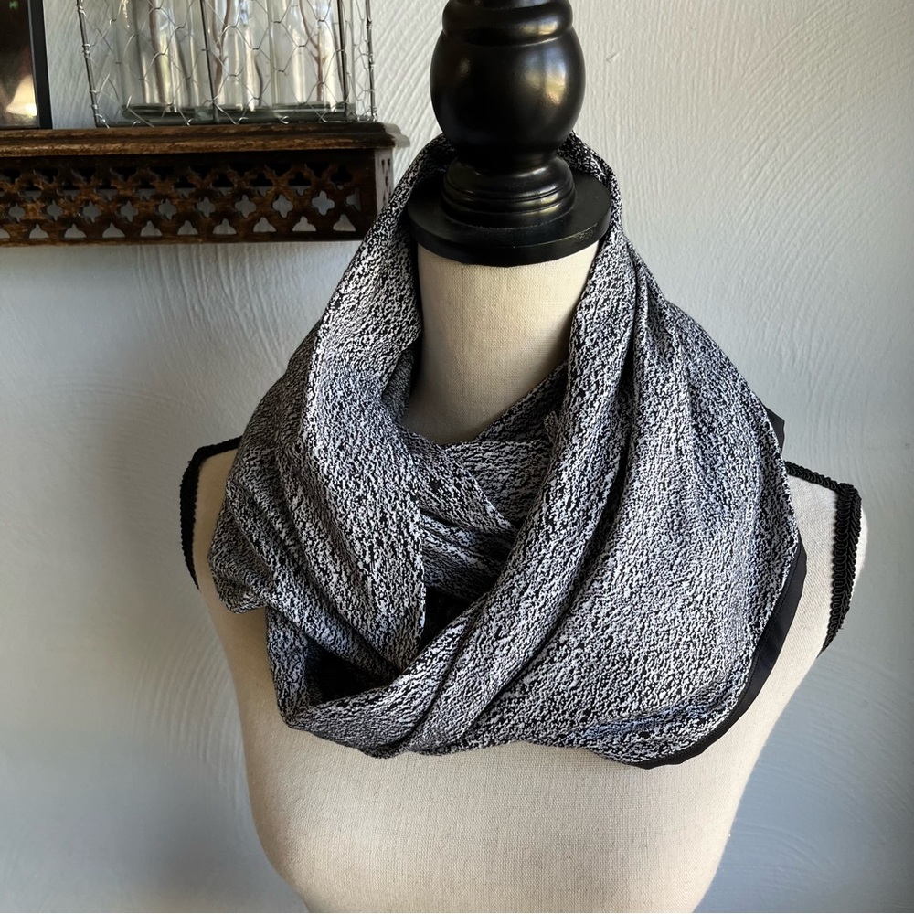 Lululemon Vinyasa Wrap Luon Spray Jacquard White Black